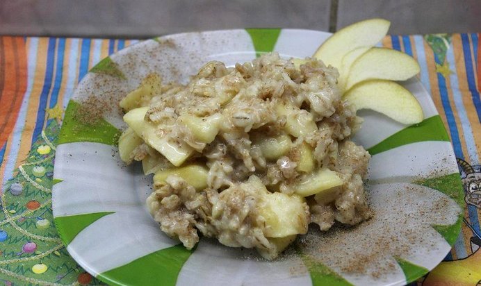 Овсянка с медом и яблоками в сливках