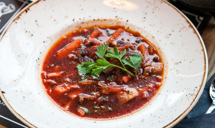 Постный борщ с белыми грибами и фасолью