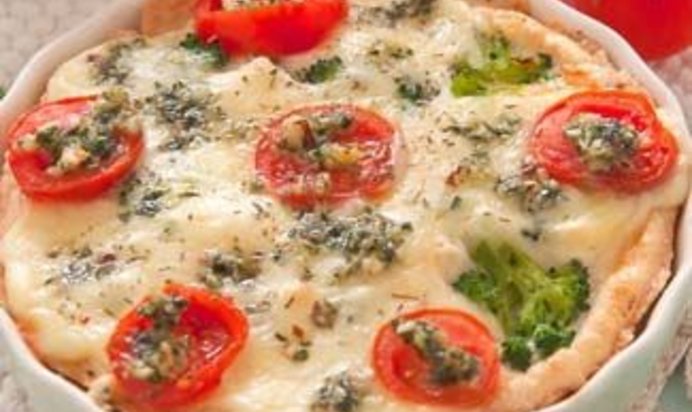 Пирог Капрезе с мятным песто и брокколи