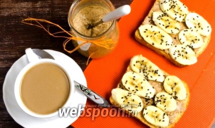 Тосты с миндальным маслом и бананом