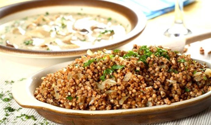 Гречневая каша со шпигом и луком