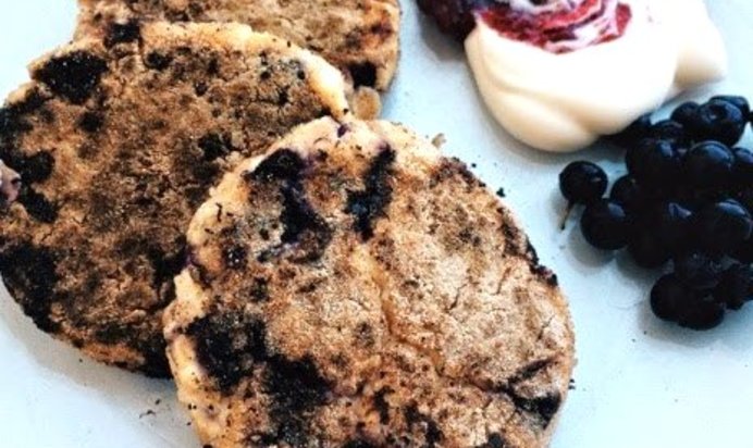 Сырники из гречневой муки с черникой (без глютена)