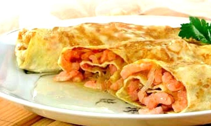 Яичные блинчики с креветками