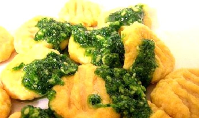 Клецки из тыквы с кориандром Алмонд Песто