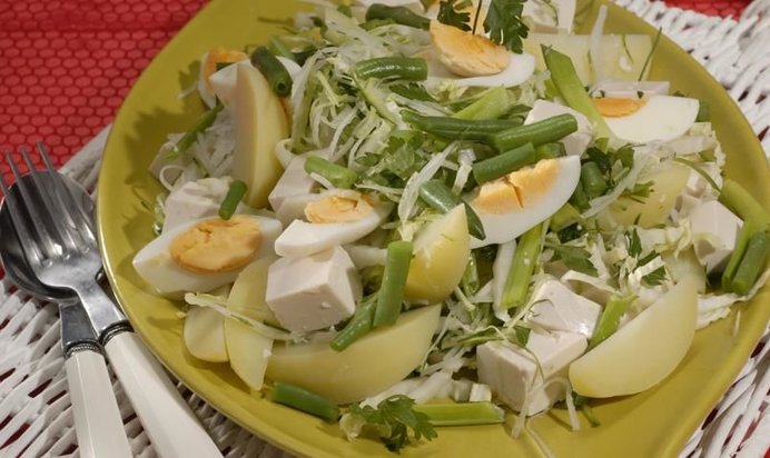 Овощной салат с арахисом