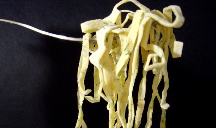 Куриный бульон с домашней лапшой