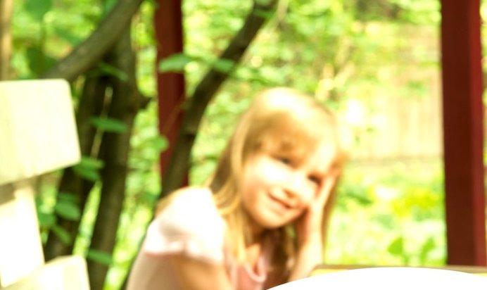 Салат из помидоров с персиками и жареным сыром