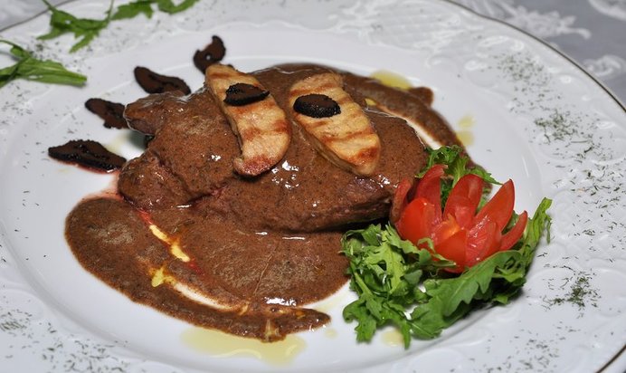 Говяжья вырезка с фуа-гра и трюфелем