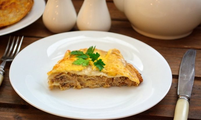 Блинный пирог с фаршем