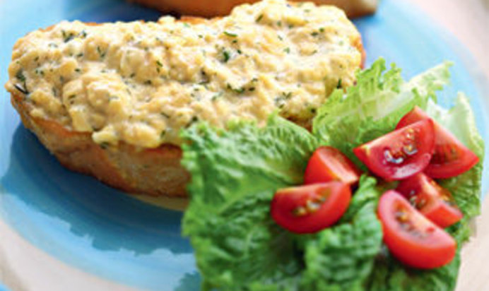 Тосты со скрэмблом и фетой