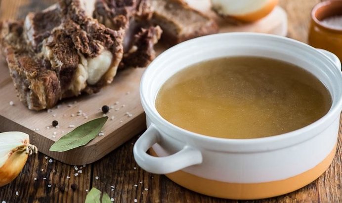 Мясной бульон из говяжьей грудинки