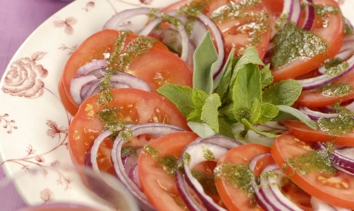 Помидоры с мятным песто