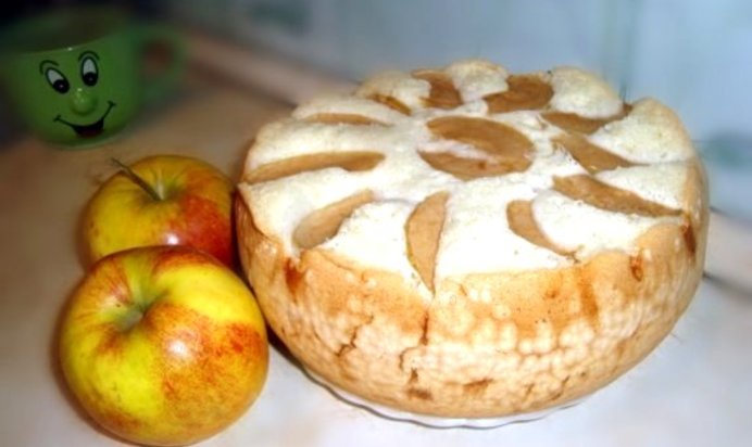 Шарлотка с творогом в мультиварке