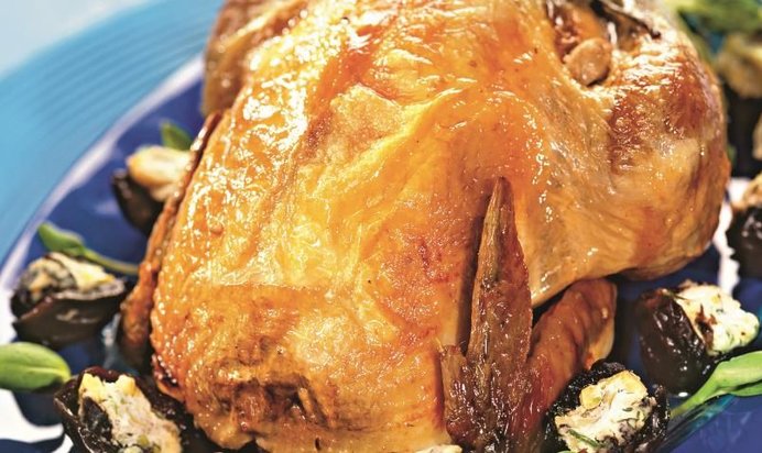Цыпленок, фаршированный творогом и орехами