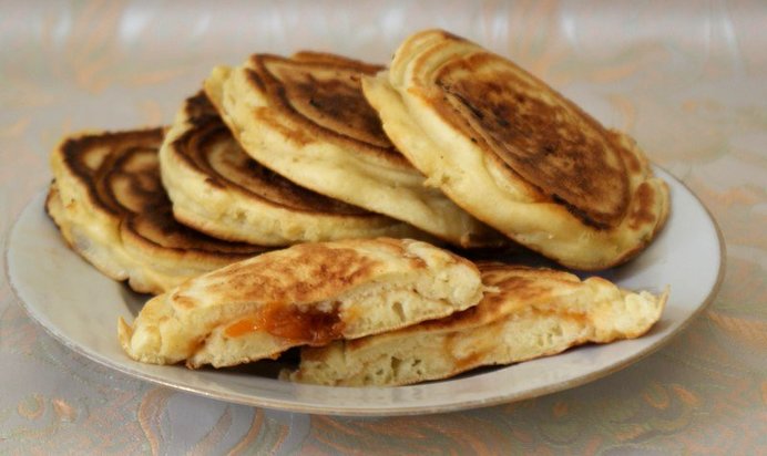 Оладьи с начинкой из абрикосового варенья