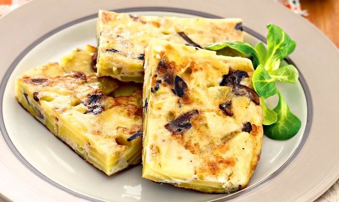 Тортилья, омлет с картофелем и грибами