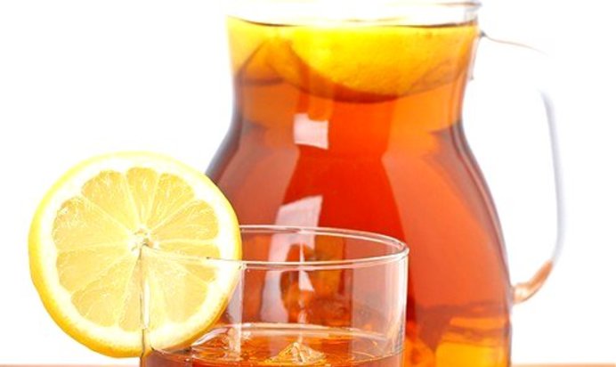 Холодный чай со специями и лимоном
