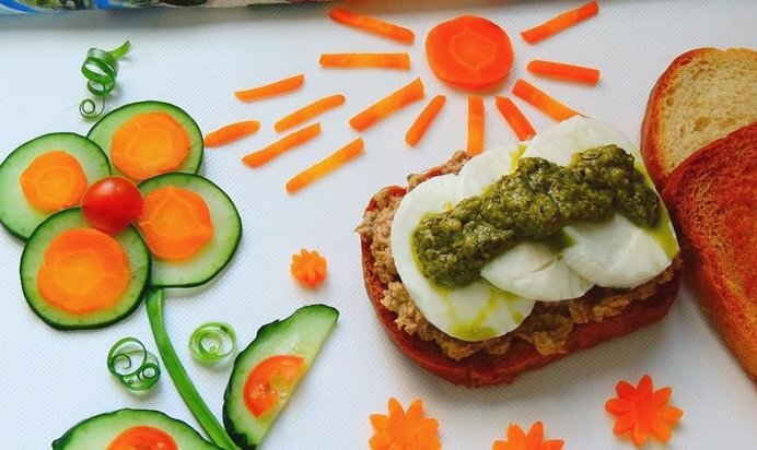 Сэндвич с соусом песто