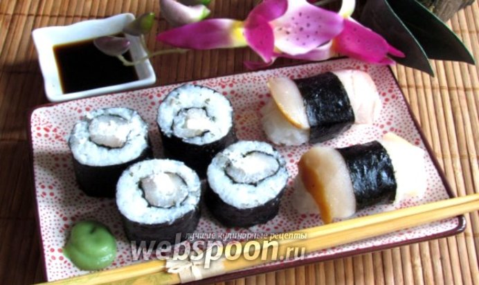 Роллы и нигири суши с масляной рыбой