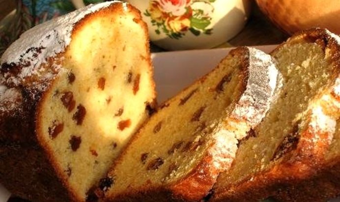 Сметанный кекс с изюмом