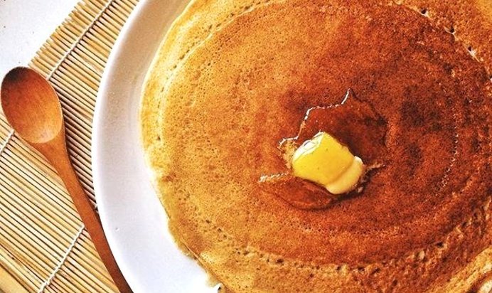 Ржаные блины на кефире с корицей и медом