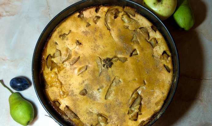 Медовая шарлотка с яблоками