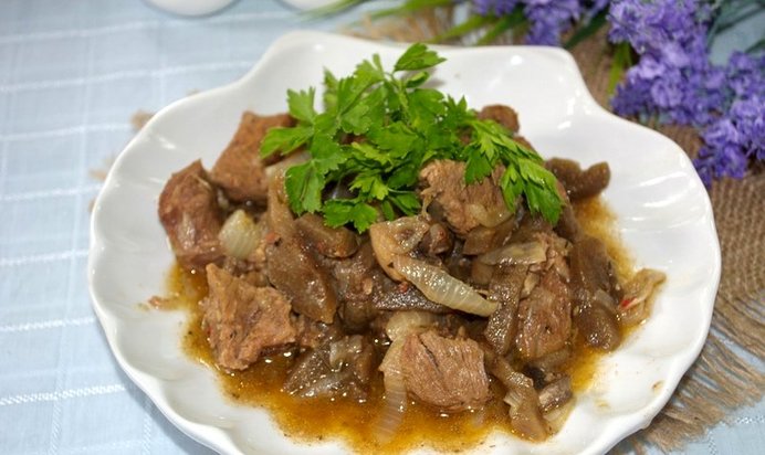 Гуляш с баклажанами