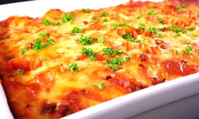 Лазанья с феттучини, фрикадельками, томатами и сыром