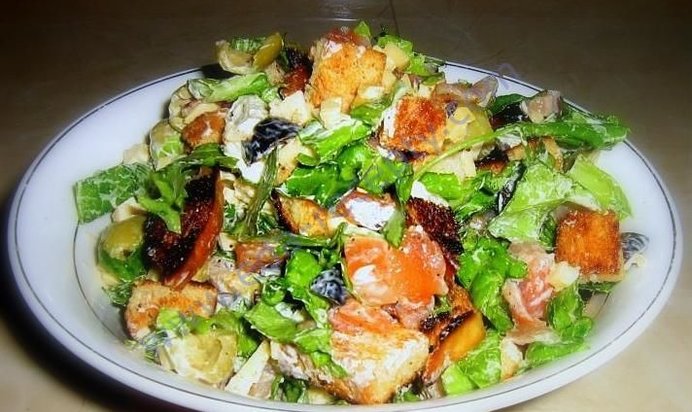 Салат Цезарь с семгой