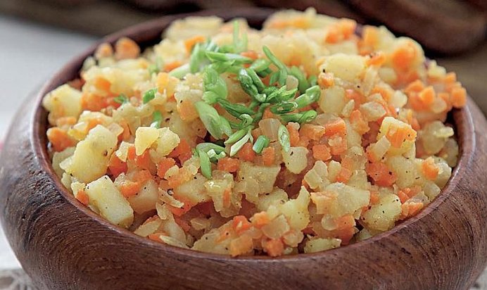 Запеканка с томатами, колбасой и сыром