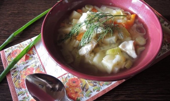 Рыбный суп уха из минтая