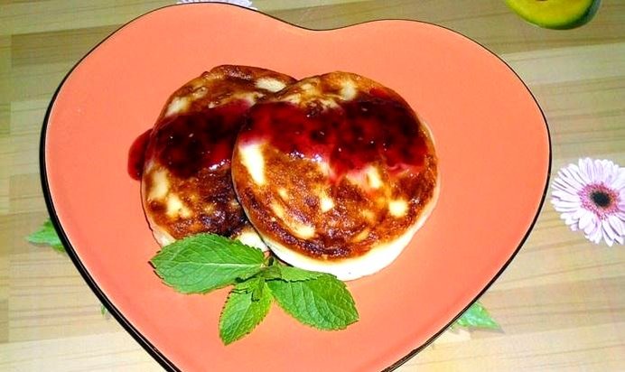 Сырники с ягодной начинкой