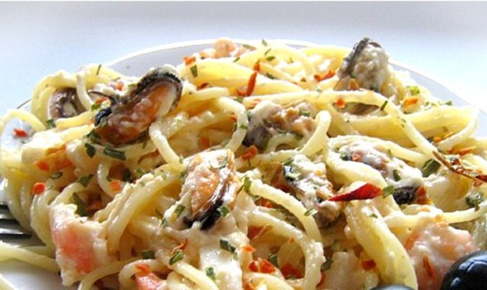 Паста с морским коктейлем