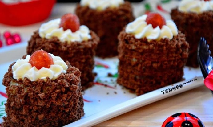 Шоколадные пирожные с кумкватами