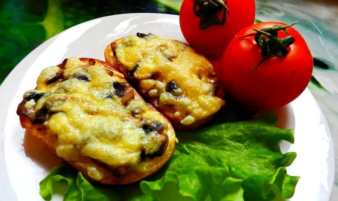 Бутерброды с грибами и сыром