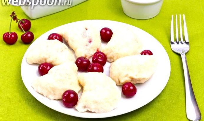 Вареники с вишней на пару