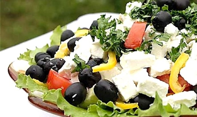 Греческий салат с фетаксой