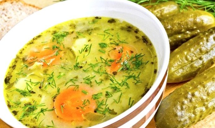 Постный рассольник с перловкой