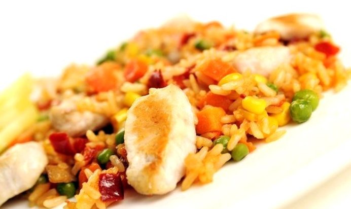 Плов с курицей и овощами в мультиварке