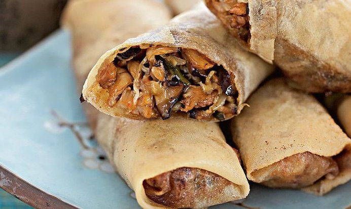 Китайские роллы с курицей и грибами