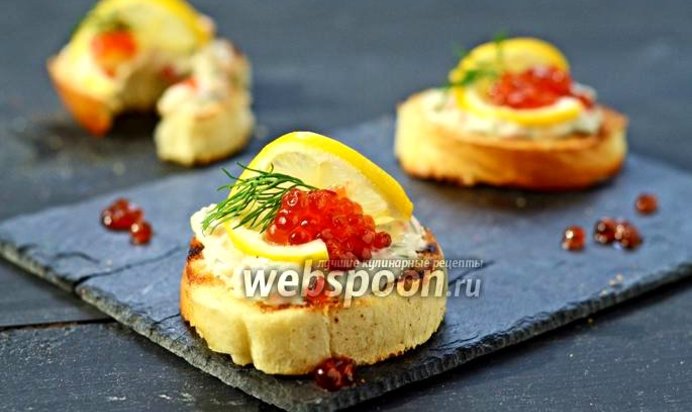 Тосты с креветками и икрой