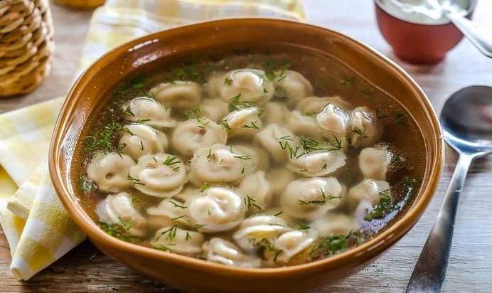 Бульон мясной с пельменями