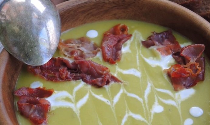 Гороховый суп-пюре с хамоном