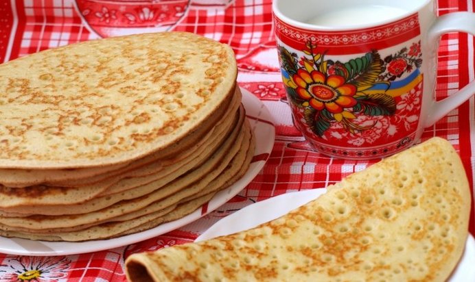 Дрожжевые блины с манкой