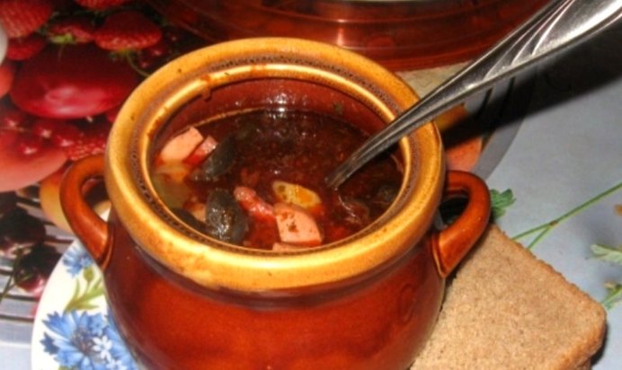 Солянка в горшочках