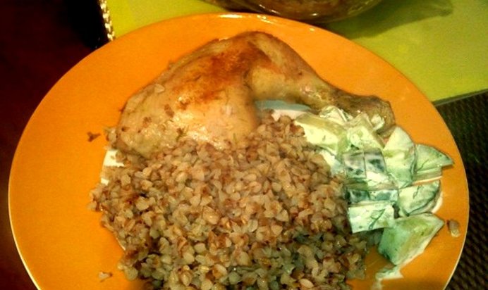 Гречка, тушенная с курицей