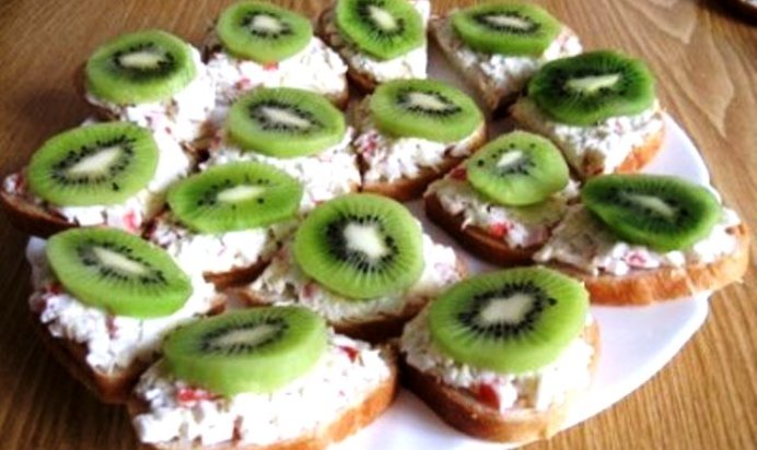 Бутерброды с крабовыми палочками