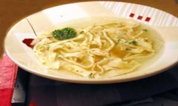 Бульон с сырными блинчиками