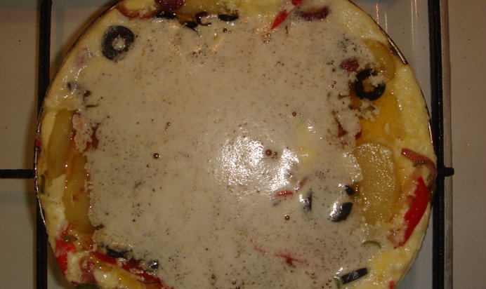 Испанский картофельно-оливковый омлет(La tortilla espanola kartofelno-aceitunada)