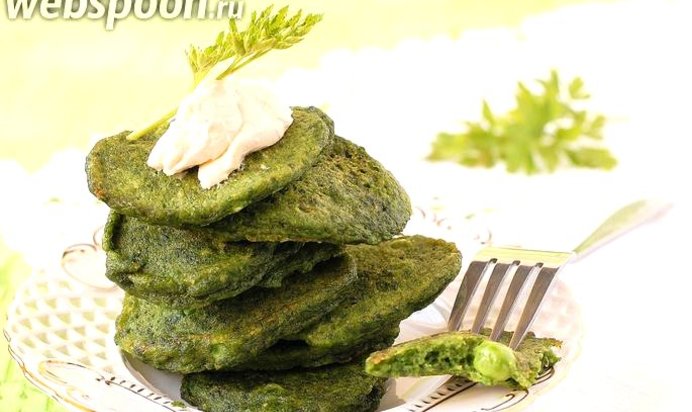 Оладьи со шпинатом и зелёным горошком